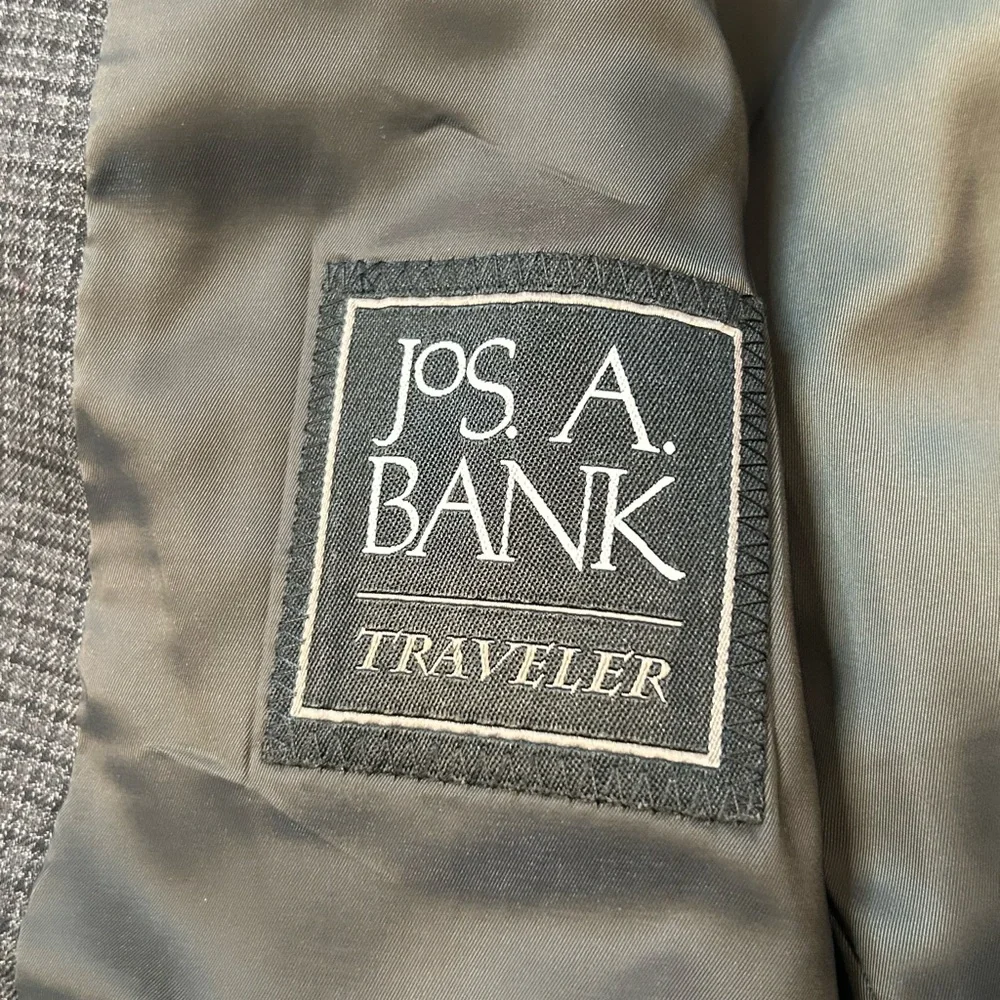 Jos. A. Bank Traveler Tailored Fit Men's Gray Checker Blazer‎ 46L Wool